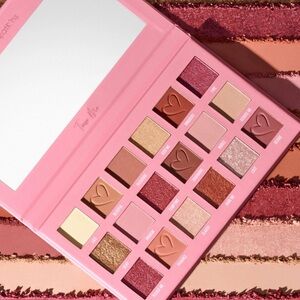 Beauty Creations Tease me palette